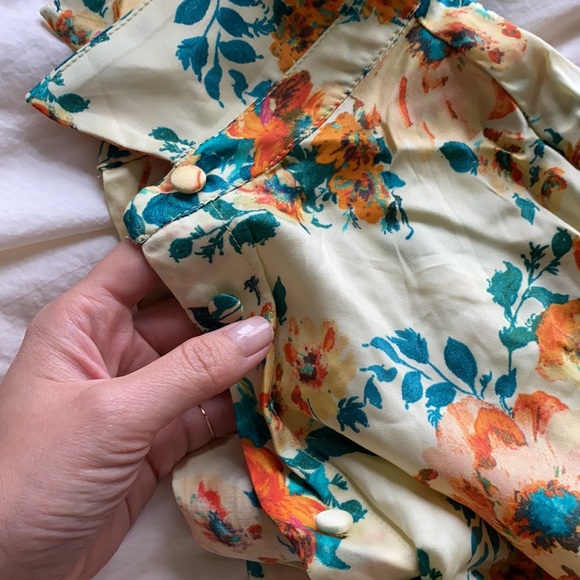 Two piece set - top and short floral - great for vacation - Picture 7 of 8